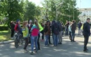 Ребята из "Отрядов мэра" приступили к уборке