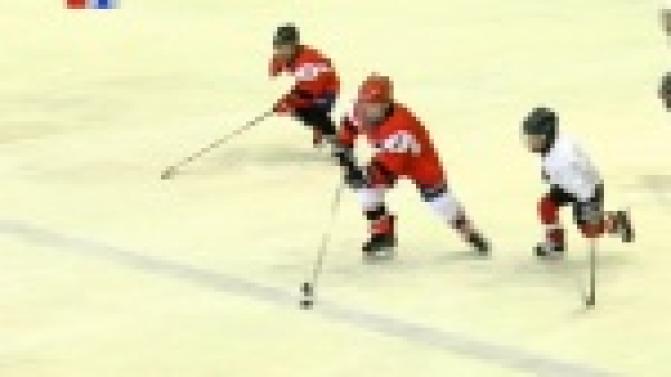 Команды Первоуральска и Екатеринбурга провели товарищеский матч по хоккею с шайбой