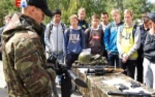 Первоуральским школьникам рассказали о современном стрелковом оружии и изобретениях, которые способны защитить от пули