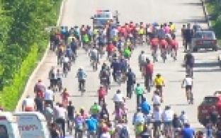 На несколько часов одну из главных дорог Первоуральска отдали велосепедистам