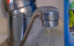 Греть воду и мыться в тазиках вынуждены жители одного из домов по проспекту Космонавтов