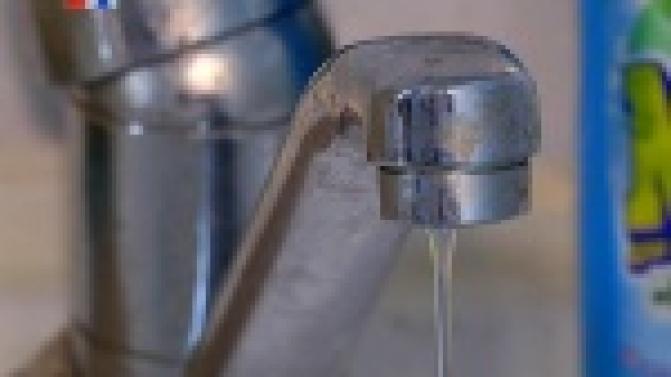 Греть воду и мыться в тазиках вынуждены жители одного из домов по проспекту Космонавтов