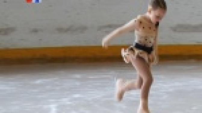 Они ещё не ходят в школу, но уже уверенно стоят на коньках