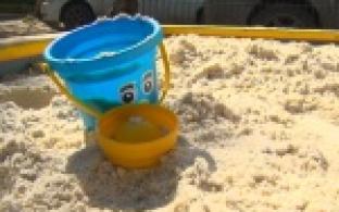 Детские площадки готовят к лету