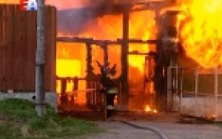 Сразу три дома загорелись в частном секторе Первоуральска