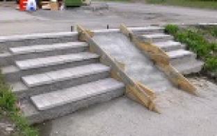 Травмоопасные лестницы в Первоуральске отремонтируют