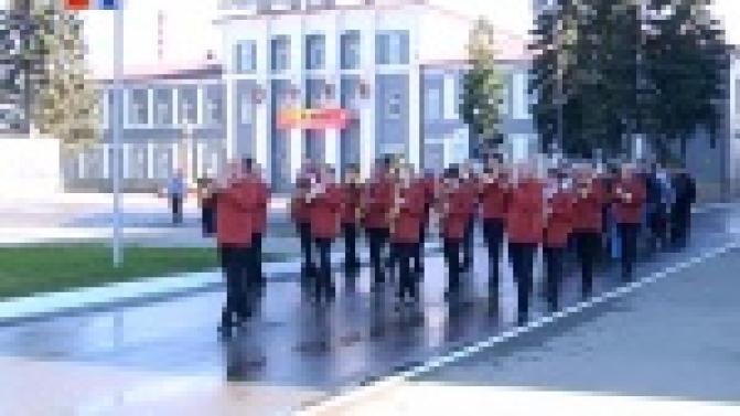 Первоуральцы возложили цветы к вечному огню в память о погибших новотрубниках