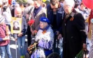 В одной колонне взрослые и дети, молодежь и пенсионеры