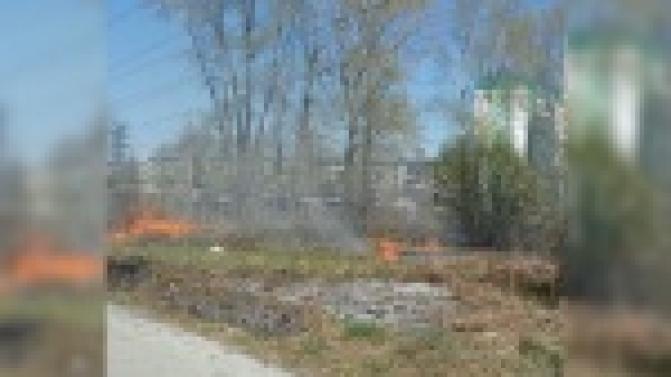 Возгорание сухой травы произошло на улице Комсомольской рядом с детским садом № 42