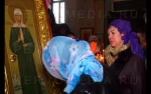 У нее просят помощи в сердечных делах, в исцелении от болезней и при финансовых неудачах