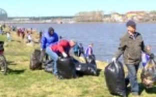 В Первоуральске продолжаются городские субботники