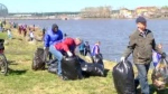 В Первоуральске продолжаются городские субботники