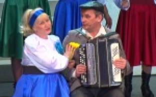 Песни эстрадные и народные, в исполнении на самых разных языках