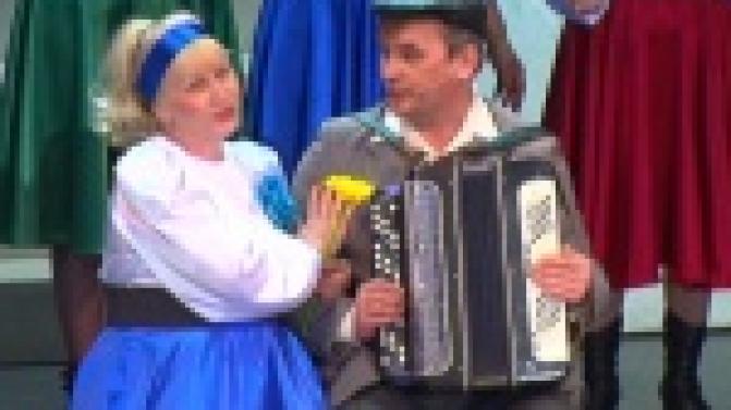 Песни эстрадные и народные, в исполнении на самых разных языках