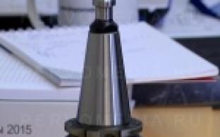 Вытачивают детали и оттачивают мастерство