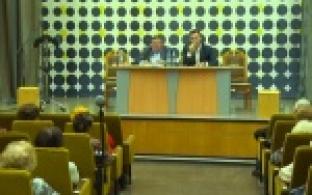 Больше сотни первоуральцев смогли лично задать свои вопросы Алексею Дронову