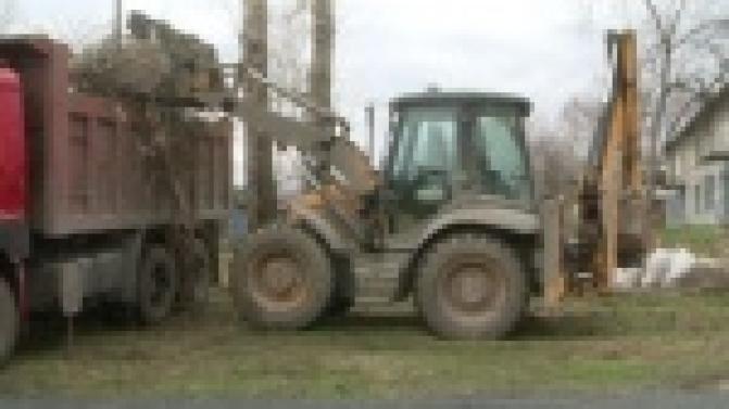 Жители Билимбая привели в порядок территорию вокруг детской площадки