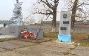 В Новоуткинске открыли мемориальную доску