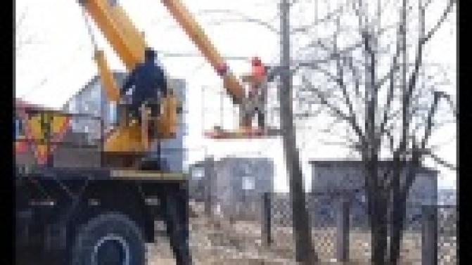 Первоуральские коммунальщики делают территорию возле садиков и школ красивее и безопаснее