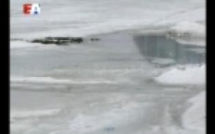 Лёд на городском пруду с каждым днём становится всё тоньше