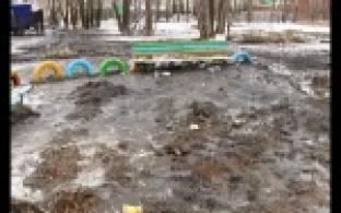 Здесь давно уже нет ярких красок и не звучат звонкие голоса малышей