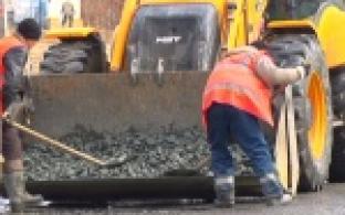 Окончание дождей позволило коммунальщикам начать ремонт дорог