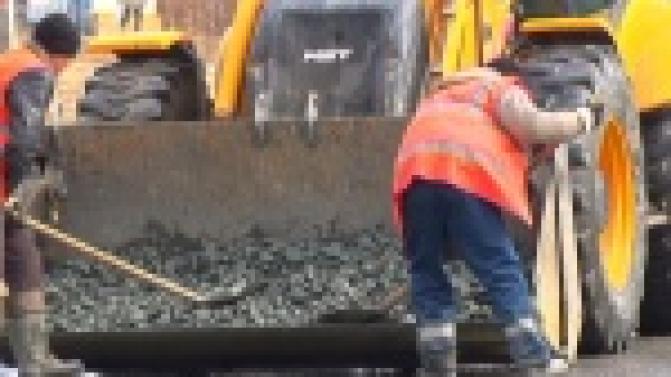 Окончание дождей позволило коммунальщикам начать ремонт дорог