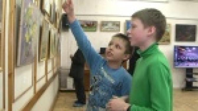 Выставка "Весенние краски" открылась в музее ПНТЗ