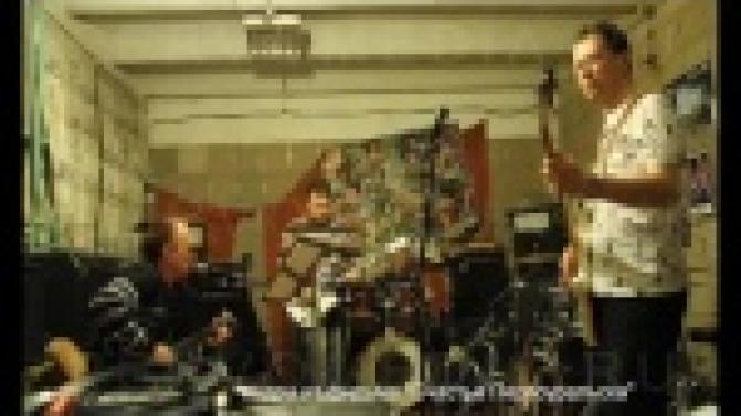 Сотрудники полиции, врачи скорой помощи и актёры драмтеатра стали героями документального фильма о горожанах.