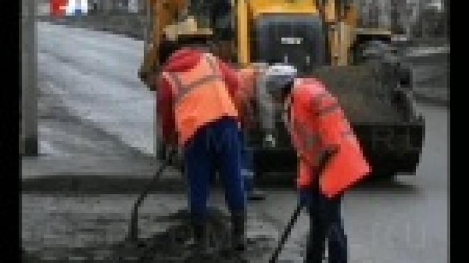 На первоуральских дорогах началась борьба с весенней грязью.