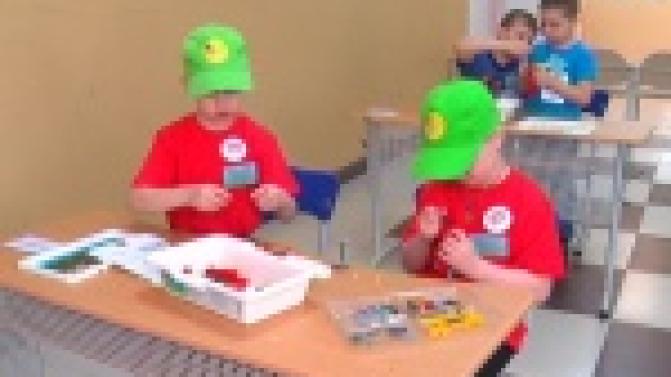 Космические луноходы и многофункциональные дроиды представили дети на олимпиаде по робототехнике