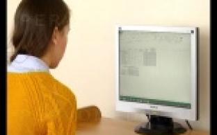 Ученики доброго десятка школ соревнуются в знании компьютера.