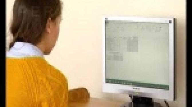 Ученики доброго десятка школ соревнуются в знании компьютера.