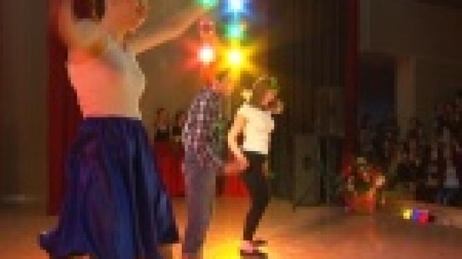 За звание лучших танцоров города боролись студенты и школьники