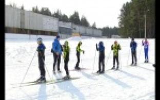 Спортсмены из нескольких десятков городов приехали в Первоуральск на Всероссийские соревнования по лыжным гонкам.