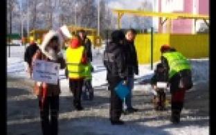 Перевозишь ребенка в автокресле - получи специальную наклейку на машину.