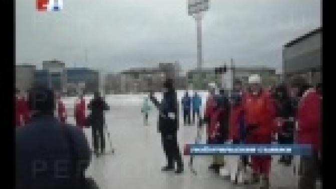 Обстановка - неформальная, матч - товарищеский.