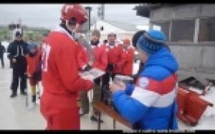 Хоккеисты Уральского Трубника встретились на льду с болельщиками