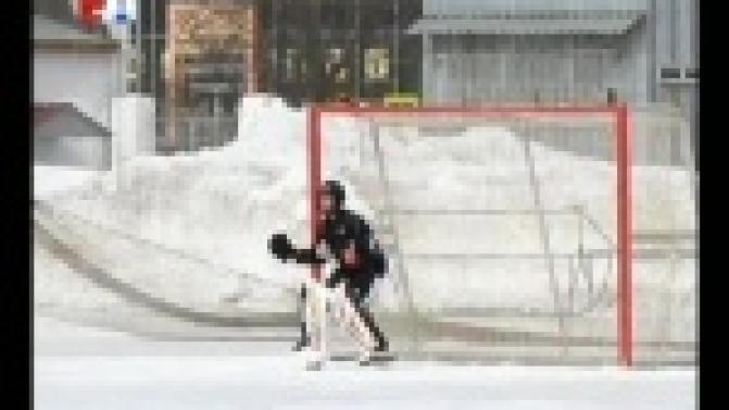 Поклонники хоккея с мячом выйдут на лёд.