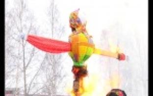 Тысячи первоуральцев отпраздновали Масленицу.