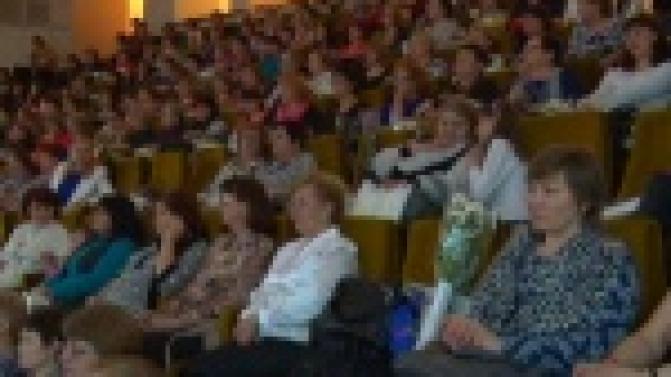 Поздравления с весенним праздником принимали новотрубницы