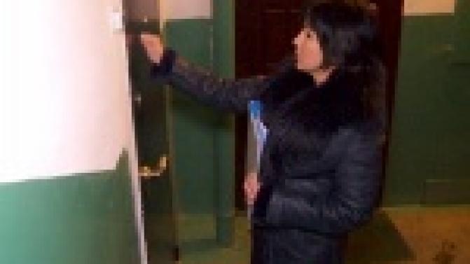 Комиссия из администрации отправилась осмотреть состояние муниципальных квартир