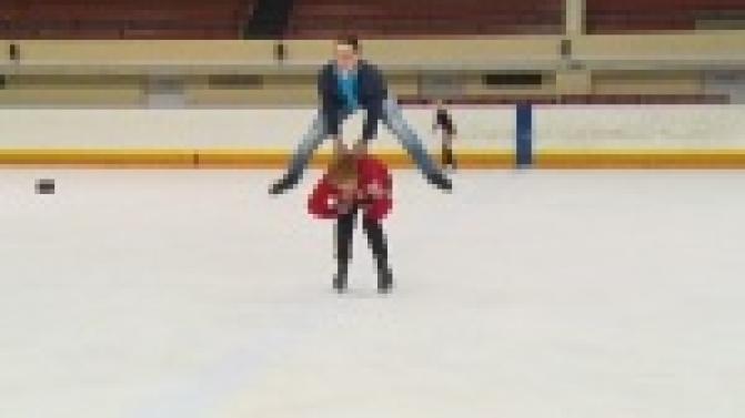 Участники ледового шоу проводят заключительные тренировки