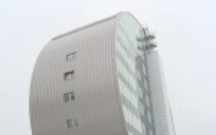 Круглое здание построено, осталось его достойно обрамить