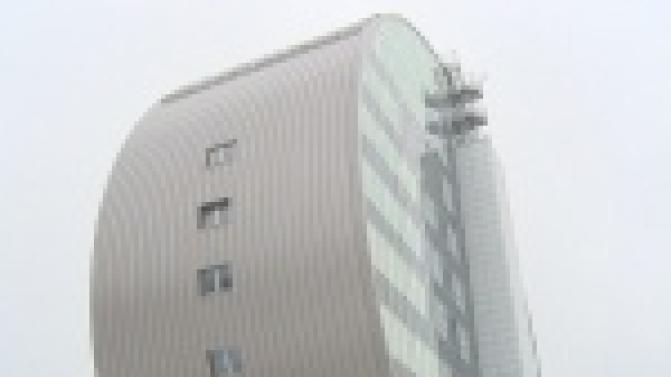 Круглое здание построено, осталось его достойно обрамить