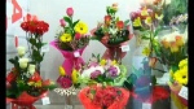 В канун Дня всех влюблённых компания молодых людей разгромила цветочный ларёк.