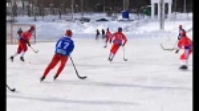 Матчи по хоккею с мячом в рамках третьей зимней Спартакиады молодежи России стартовали сегодня в Первоуральске