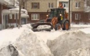 Борьба коммунальных служб со снежной "кашей" продолжается