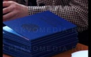 Новоиспечённым сварщикам, станочникам и электромонтёрам Первоуральска сегодня вручили дипломы.