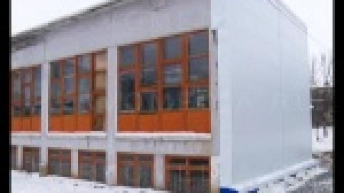 В каком состоянии здание 15-й школы, это на Динасе, - сегодня лично проверил глава первоуральской Администрации.